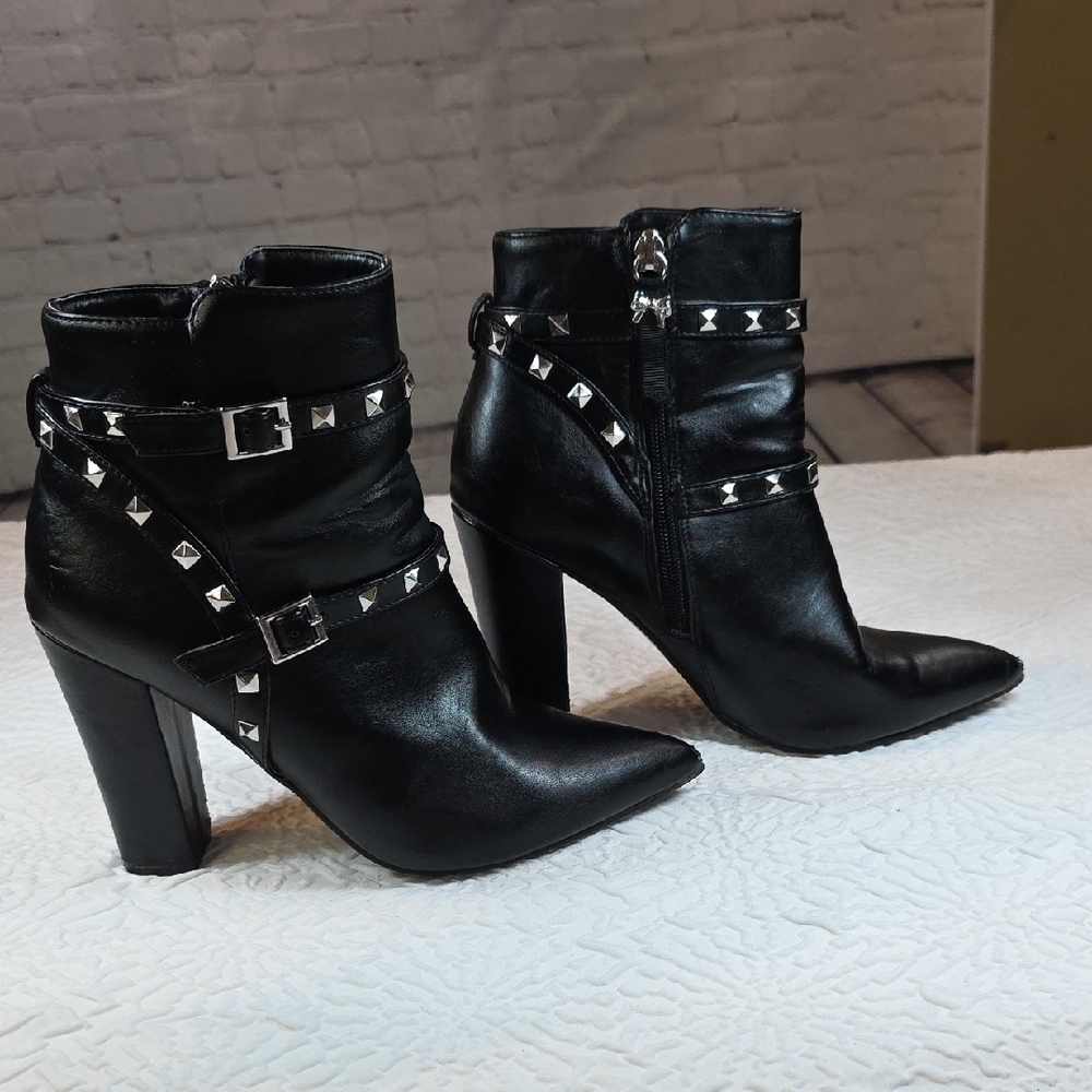 Betseyville Black Studded Pointed Toe Ankle Booties Size 7 - Picture 7 of 9